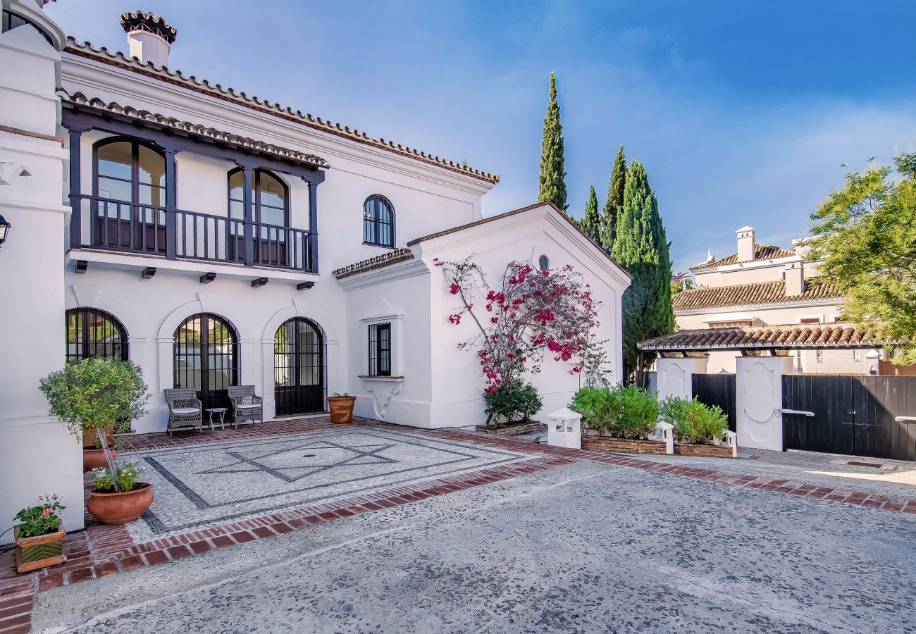 Villa in Marbella - 18024