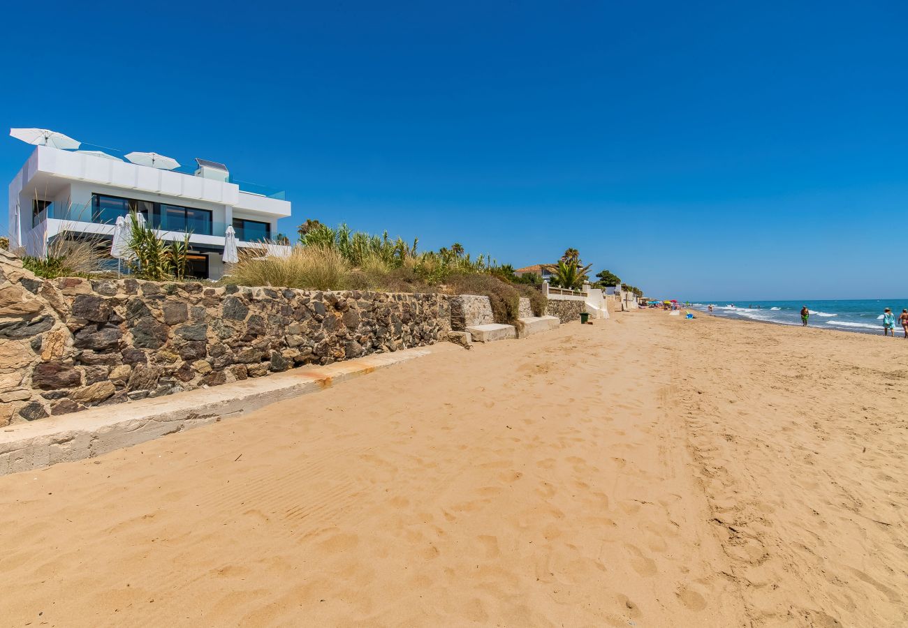 Villa in Marbella - 21220 - ATEMBERAUBENDE FRONTLINIE STRANDVILLA