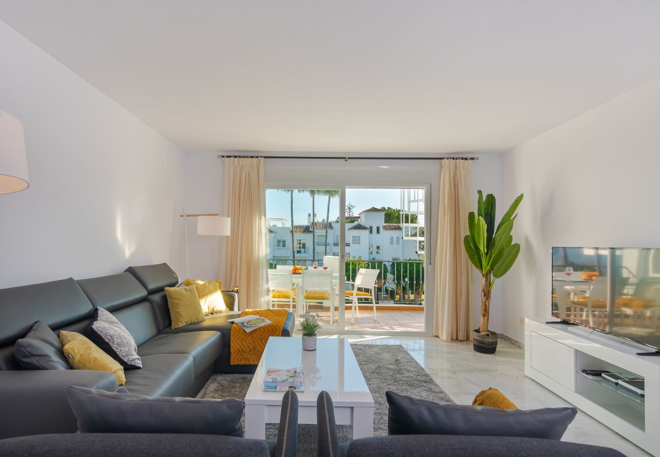 Ferienwohnung in Estepona - 11226 - Modernes Maisonette-Penthouse am Strand.