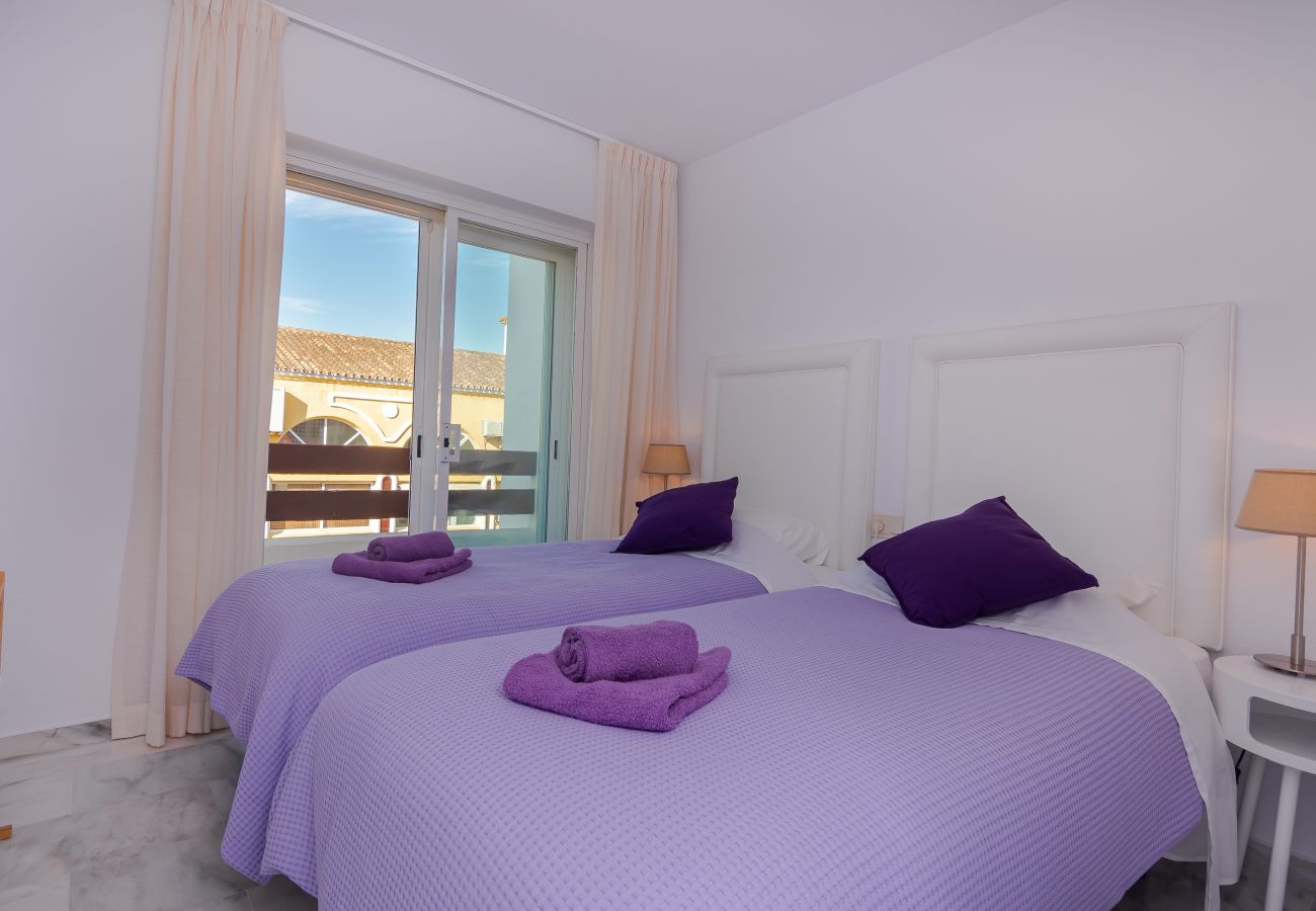 Ferienwohnung in Estepona - 11226 - Modernes Maisonette-Penthouse am Strand.