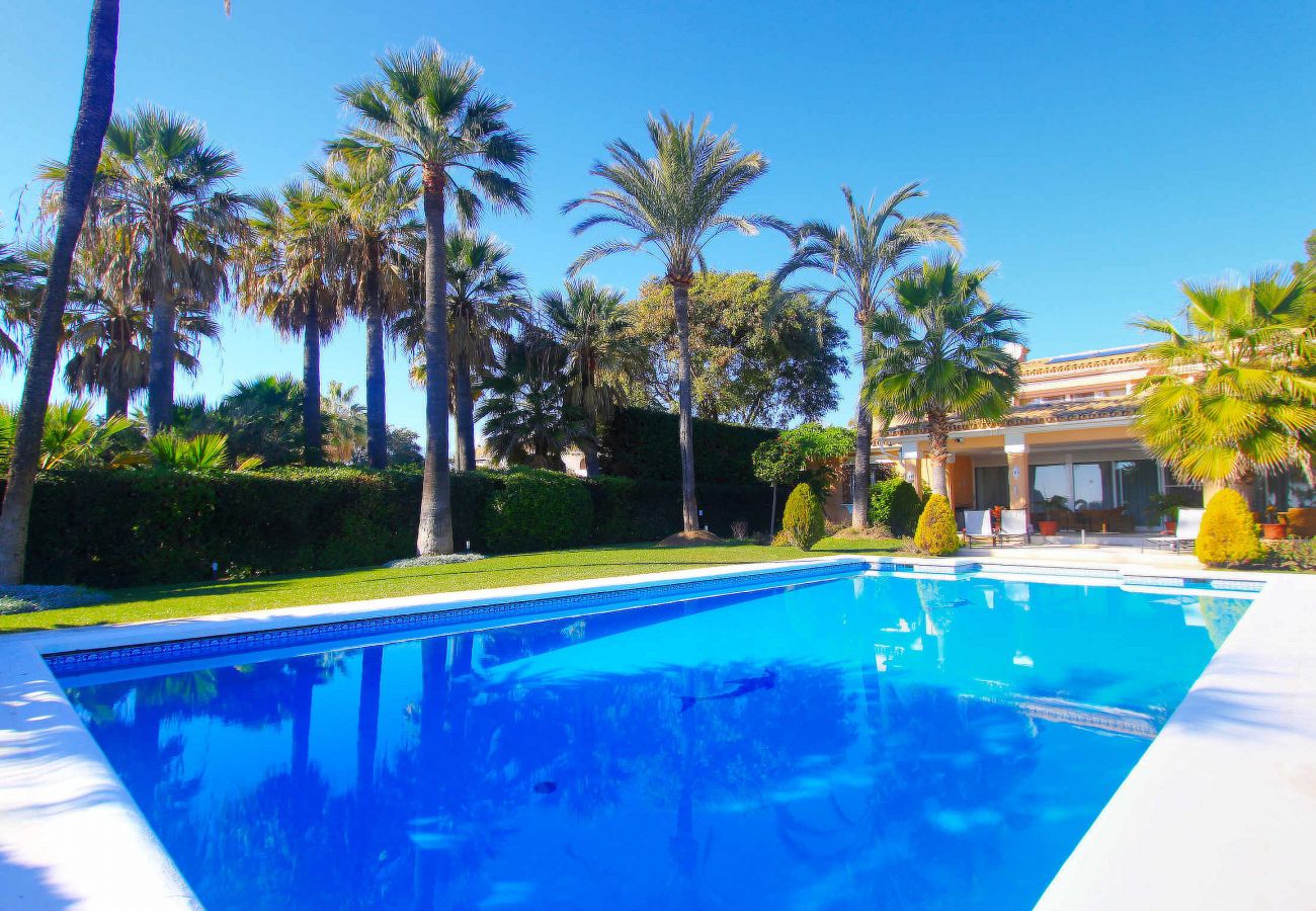 Villa in Estepona - 1077 Luxuriöse Villa am Strand mit privatem Pool