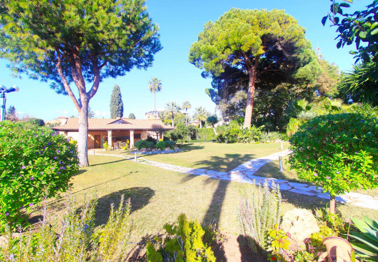 Villa in Estepona - 1077 Luxuriöse Villa am Strand mit privatem Pool