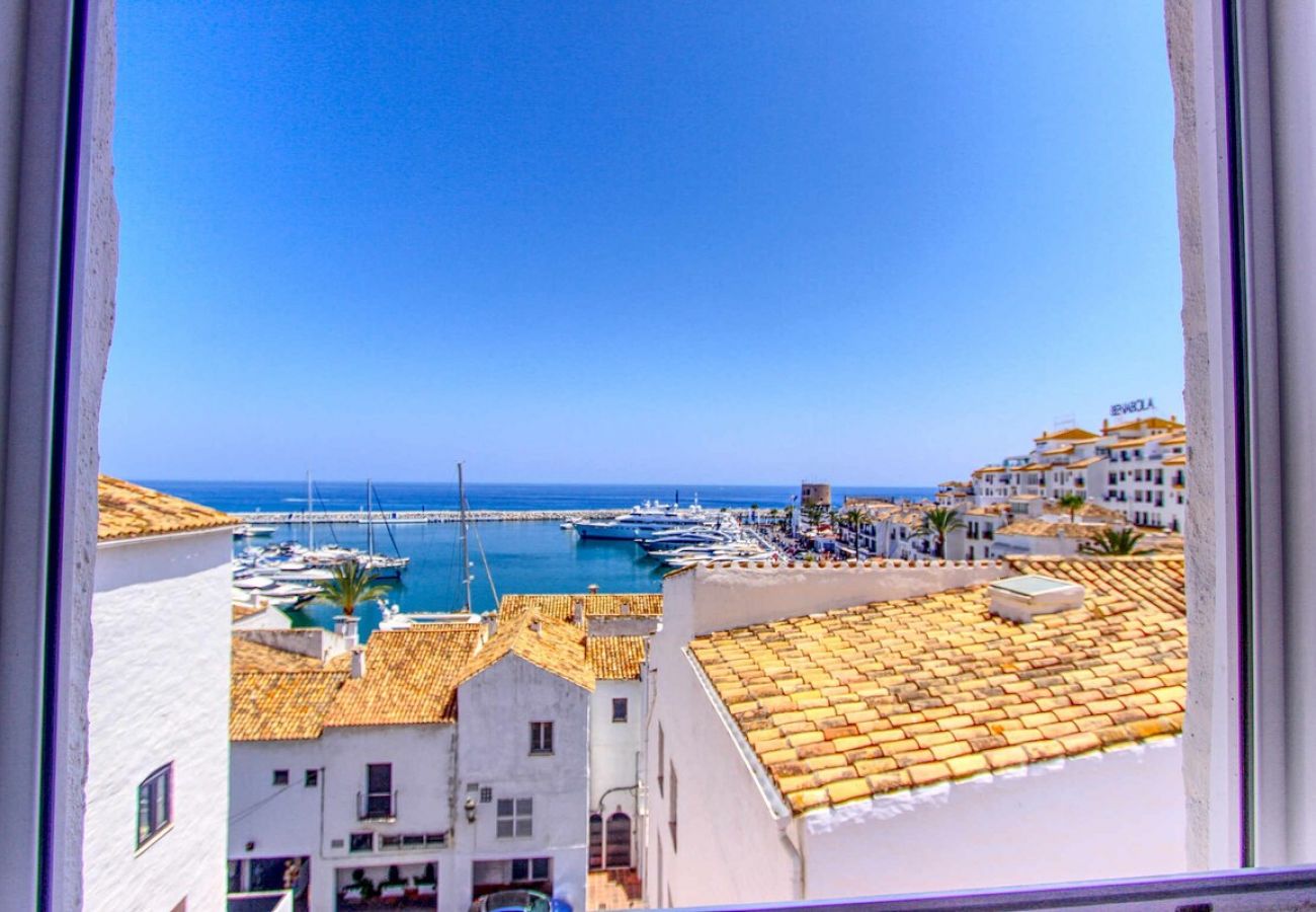 Ferienwohnung in Marbella - Atemberaubendes Apartment in Puerto Banús mit Hafenblick