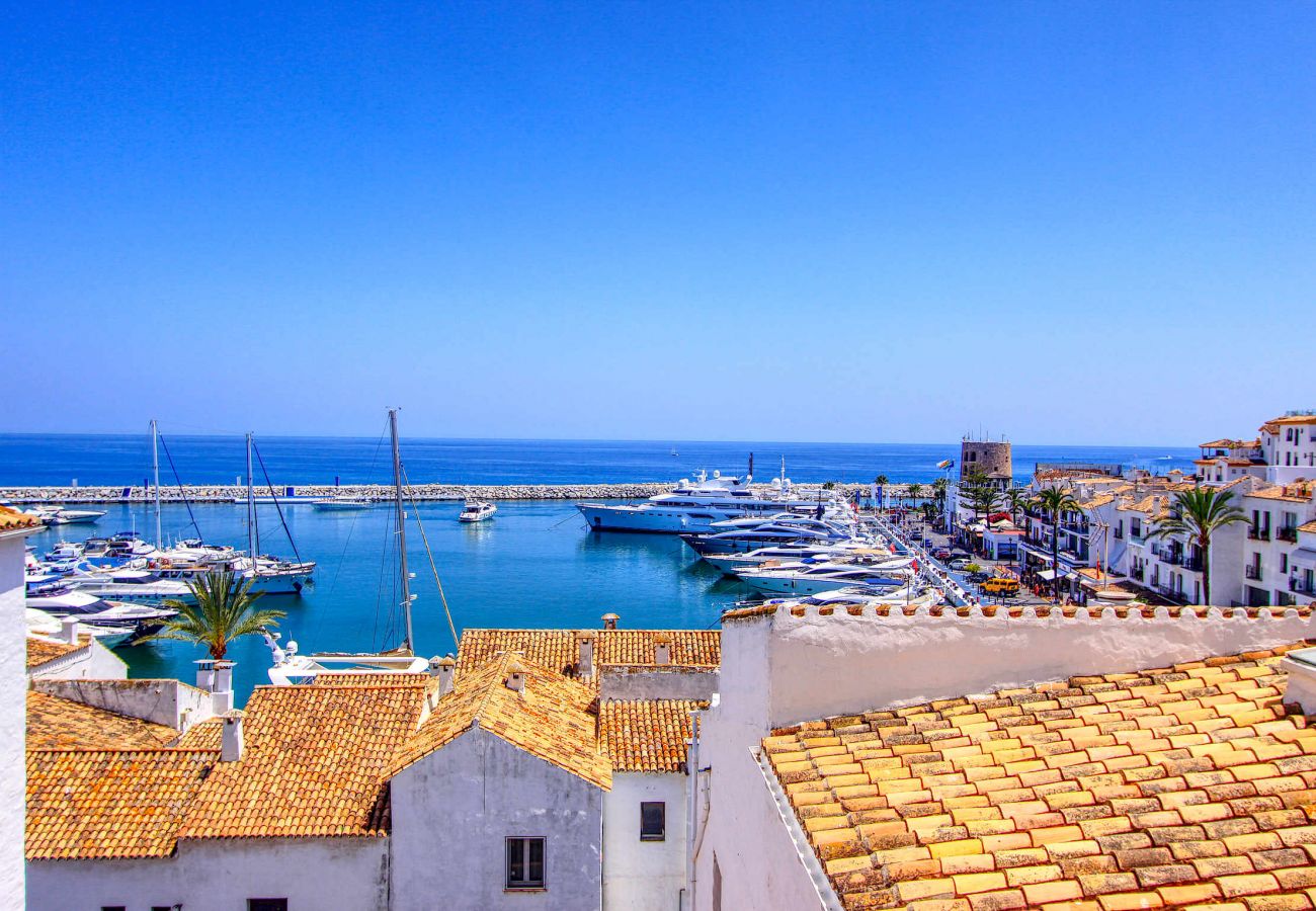 Ferienwohnung in Marbella - Atemberaubendes Apartment in Puerto Banús mit Hafenblick