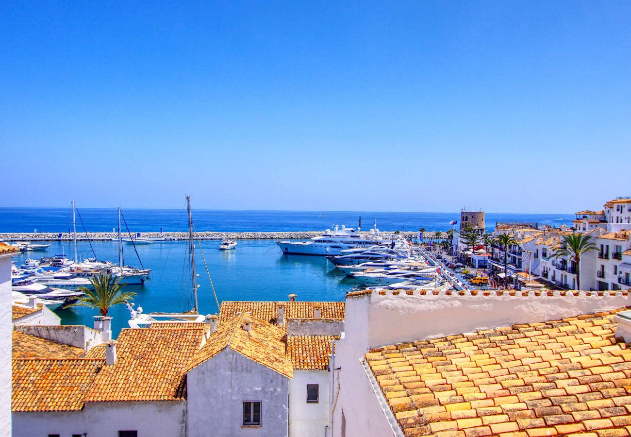 Ferienwohnung in Marbella - Atemberaubendes Apartment in Puerto Banús mit Hafenblick