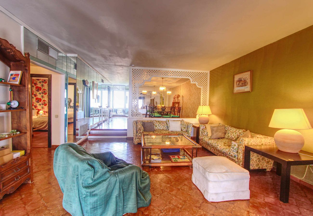 Ferienwohnung in Marbella - Atemberaubendes Apartment in Puerto Banús mit Hafenblick