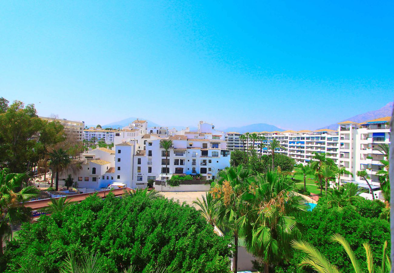 Ferienwohnung in Marbella - Atemberaubendes Apartment in Puerto Banús mit Hafenblick