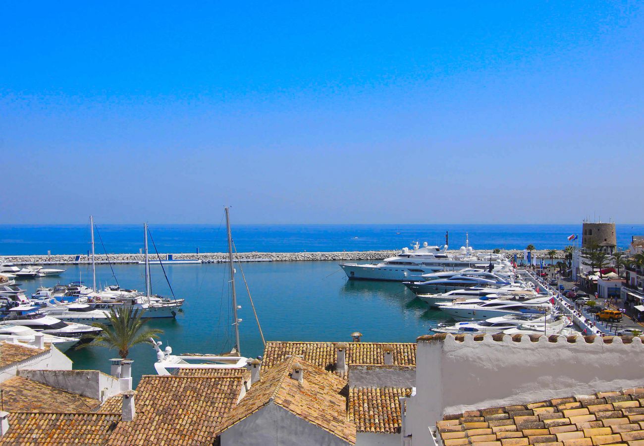 Ferienwohnung in Marbella - Atemberaubendes Apartment in Puerto Banús mit Hafenblick