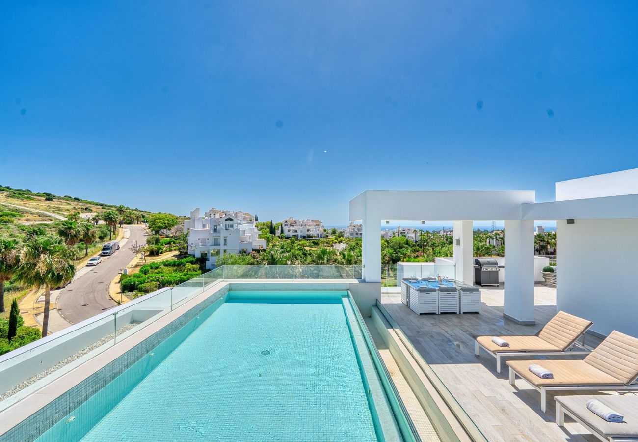 Ferienwohnung in Estepona - Luxuspenthouse mit privatem Pool auf der Dachterrasse