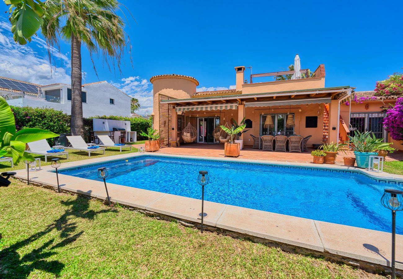 Villa in Marbella - Charmante Familienvilla mit Panoramablick auf das Meer