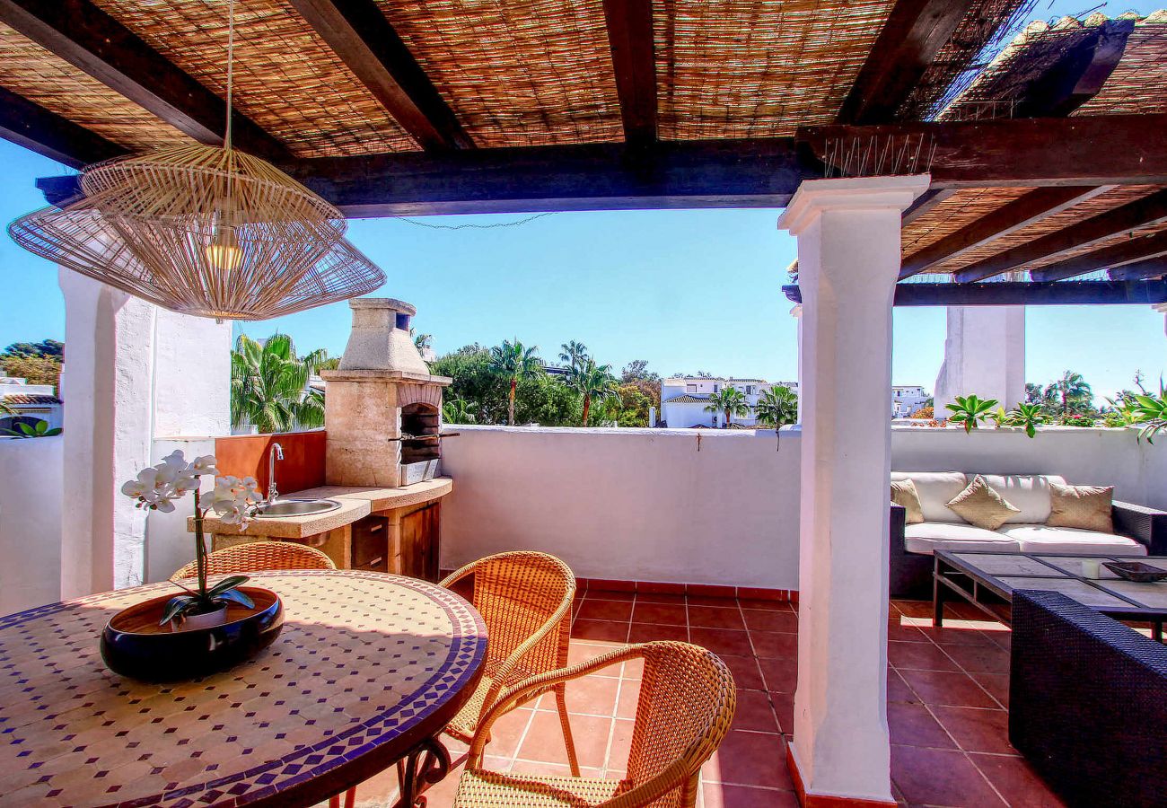 Ferienwohnung in Marbella - Luxuriöses Penthouse am Strand mit Whirlpool