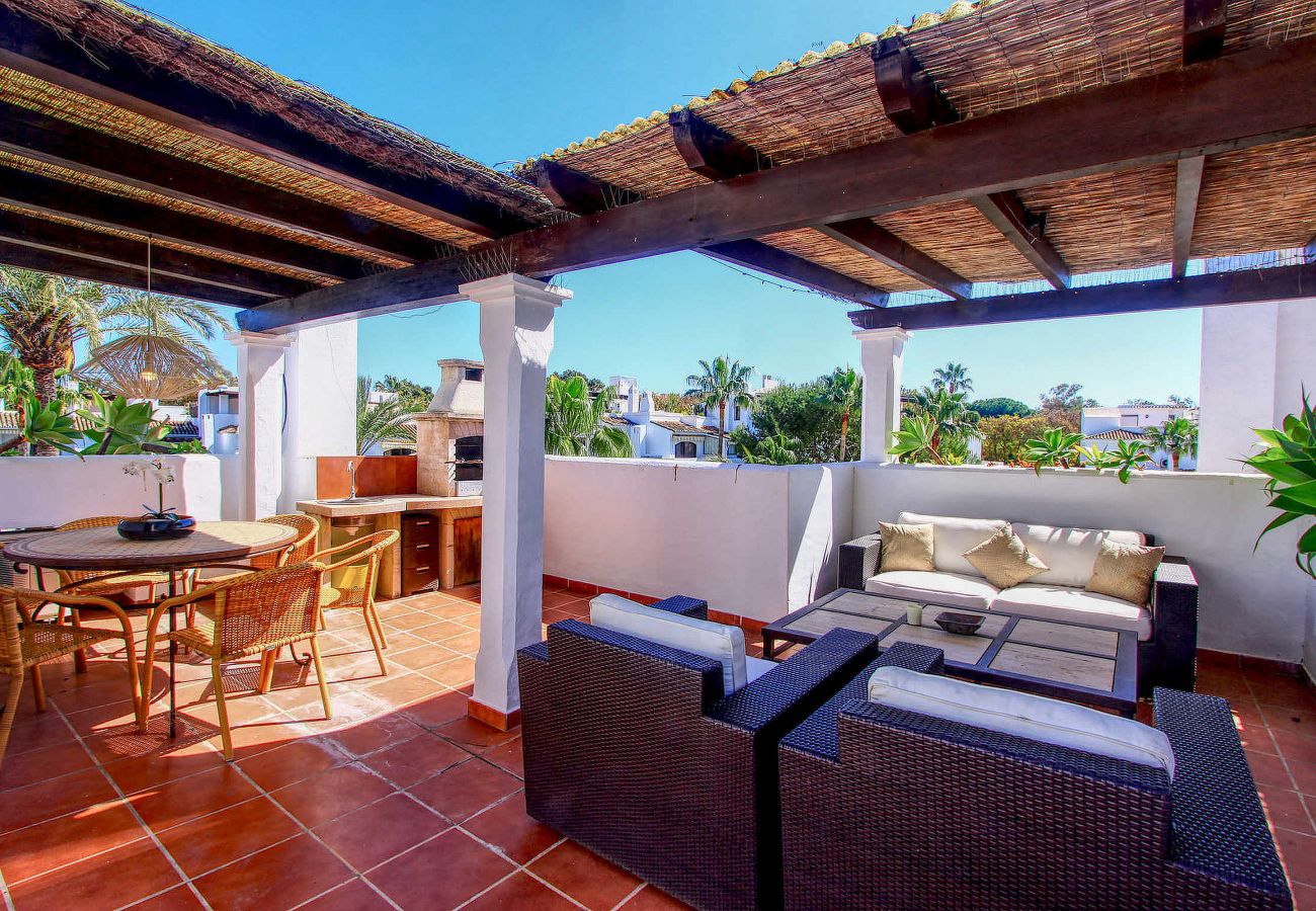 Ferienwohnung in Marbella - Luxuriöses Penthouse am Strand mit Whirlpool