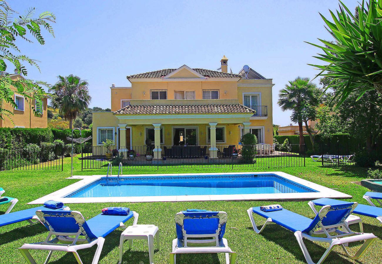 Villa in Estepona - 1106 Luxuriöse Familienvilla mit beheiztem Pool