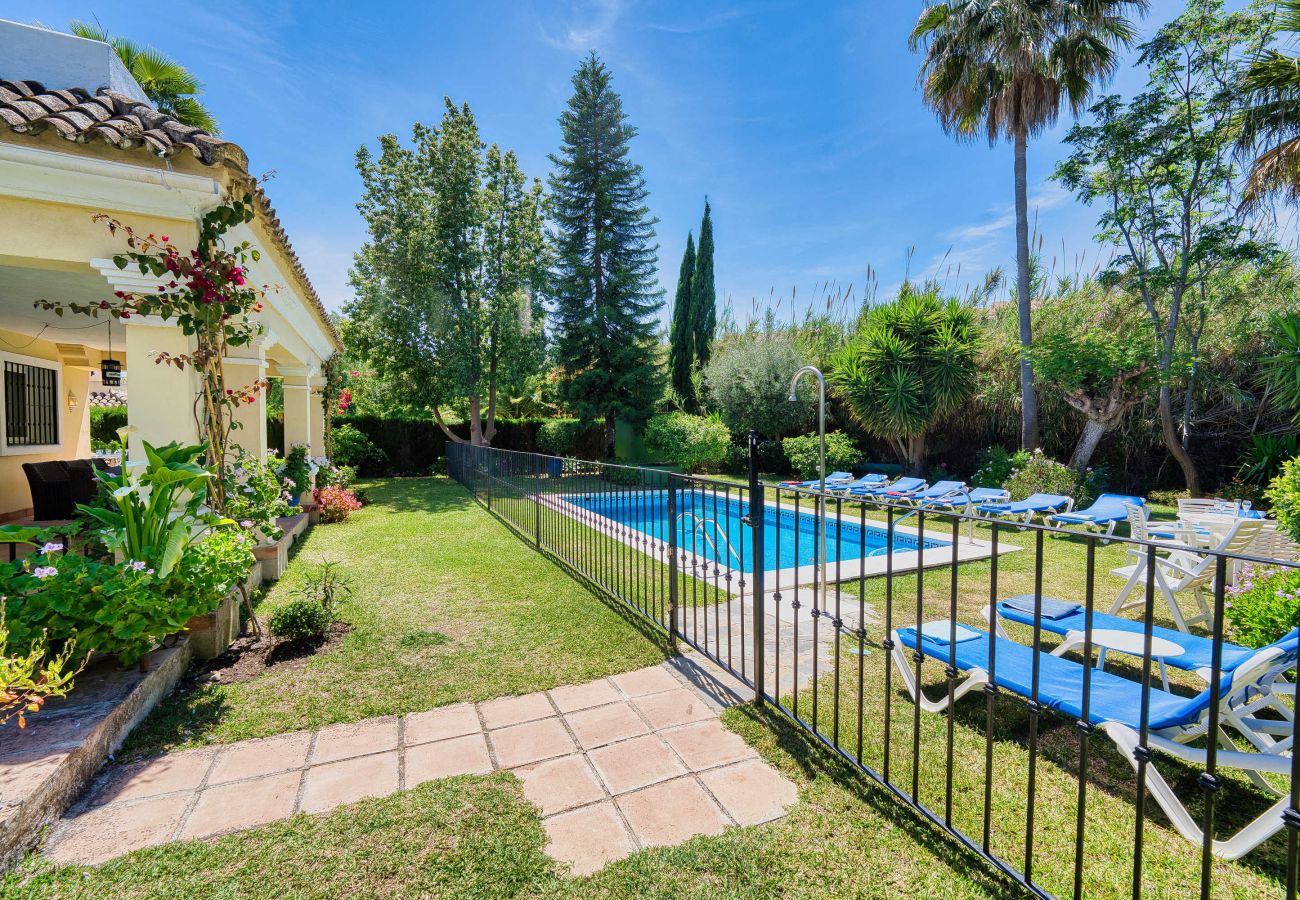 Villa in Estepona - Luxuriöse Familienvilla mit beheiztem Pool