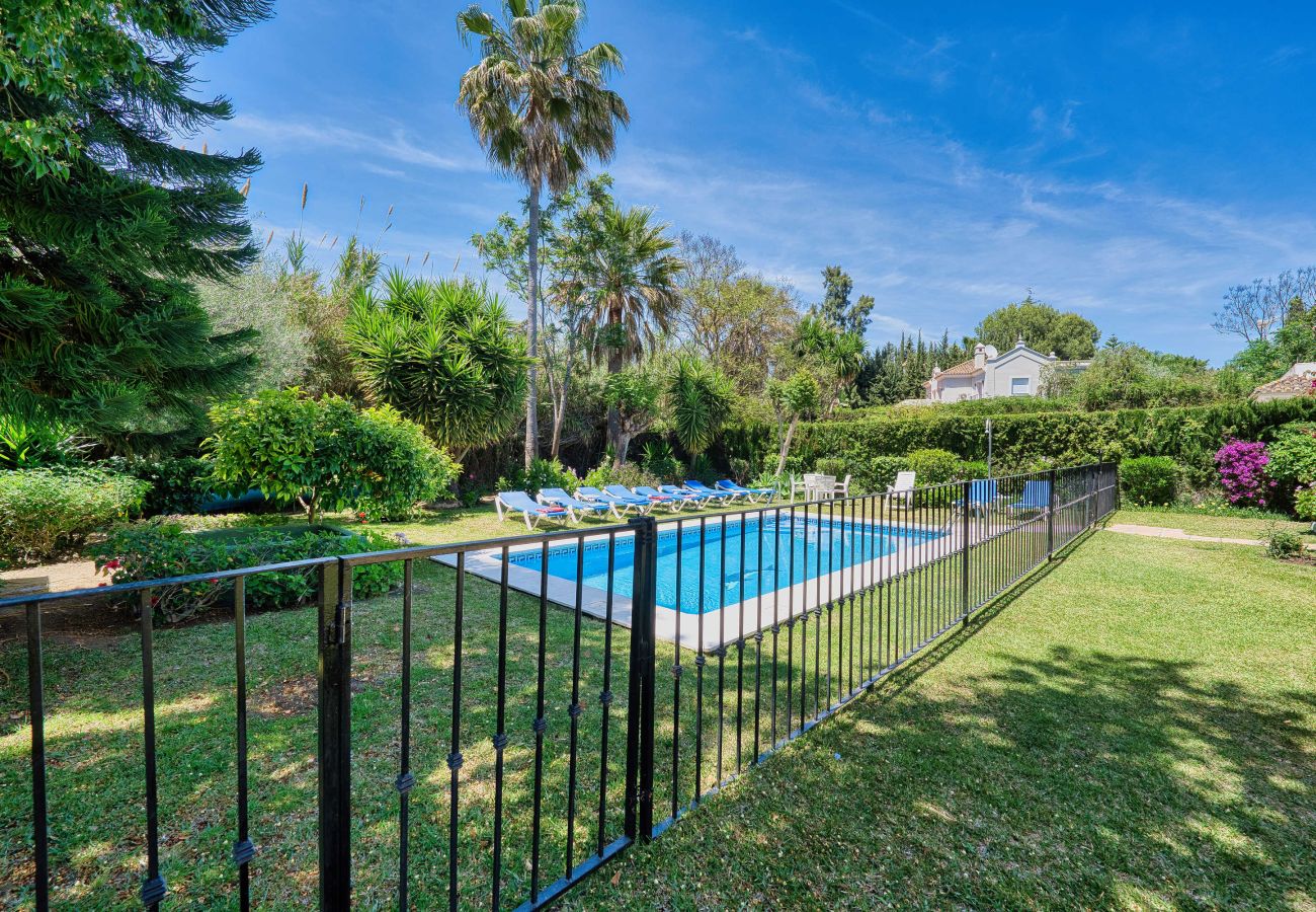 Villa in Estepona - Luxuriöse Familienvilla mit beheiztem Pool