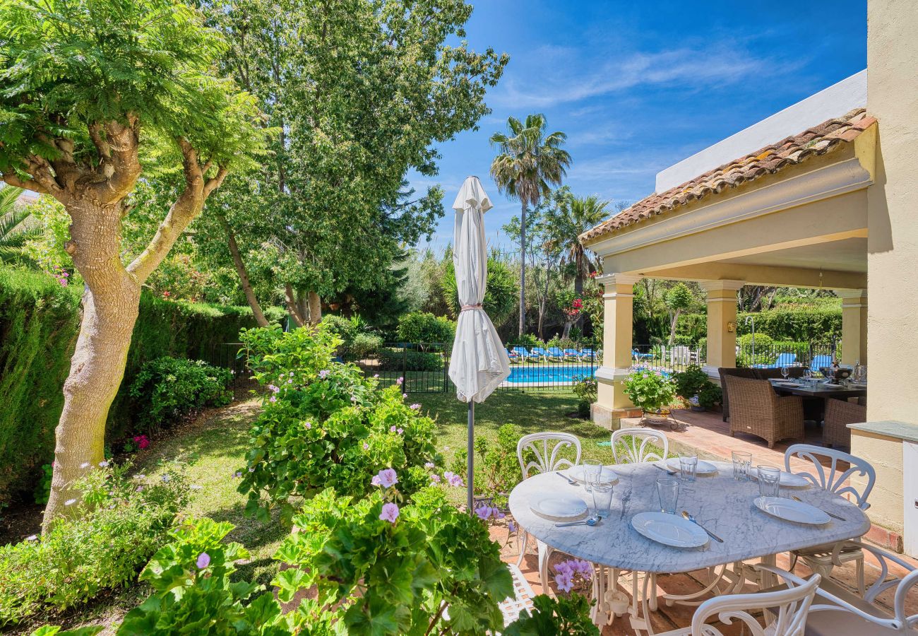 Villa in Estepona - 1106 Luxuriöse Familienvilla mit beheiztem Pool