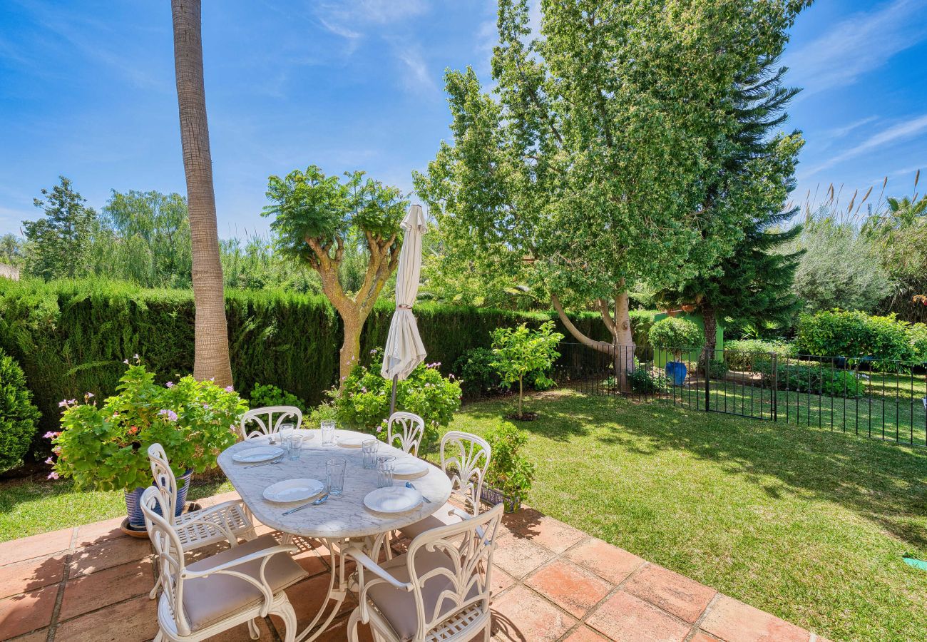 Villa in Estepona - Luxuriöse Familienvilla mit beheiztem Pool