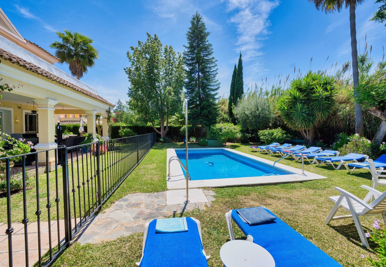 Villa in Estepona - 1106 Luxuriöse Familienvilla mit beheiztem Pool