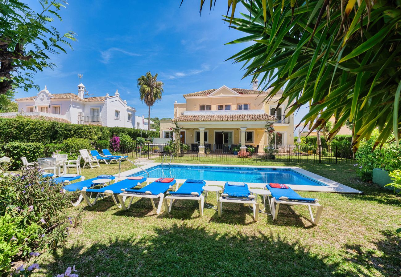 Villa in Estepona - 1106 Luxuriöse Familienvilla mit beheiztem Pool