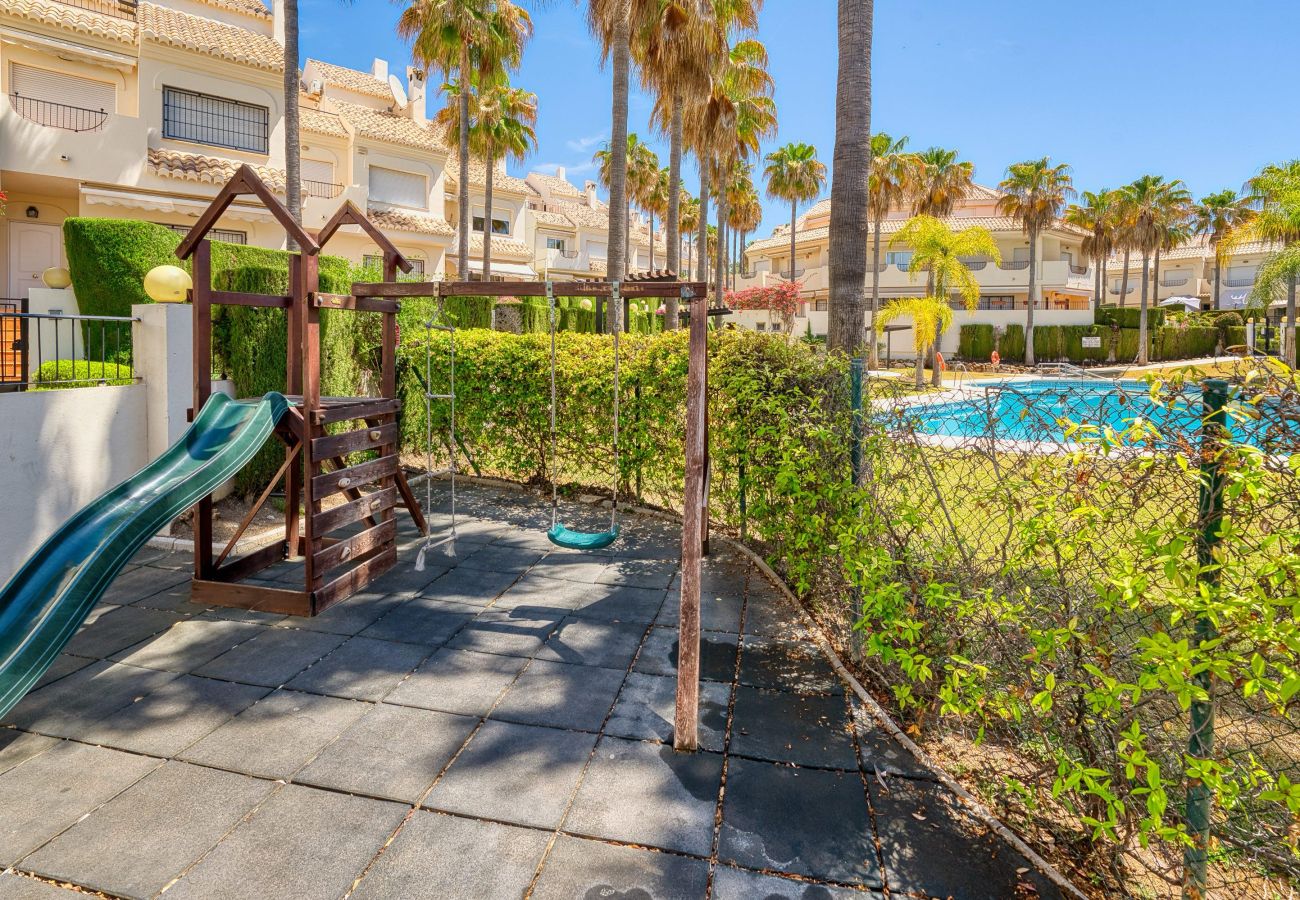 Ferienhaus in Marbella - Familienstrandhaus mit Pool in sicherem Komplex