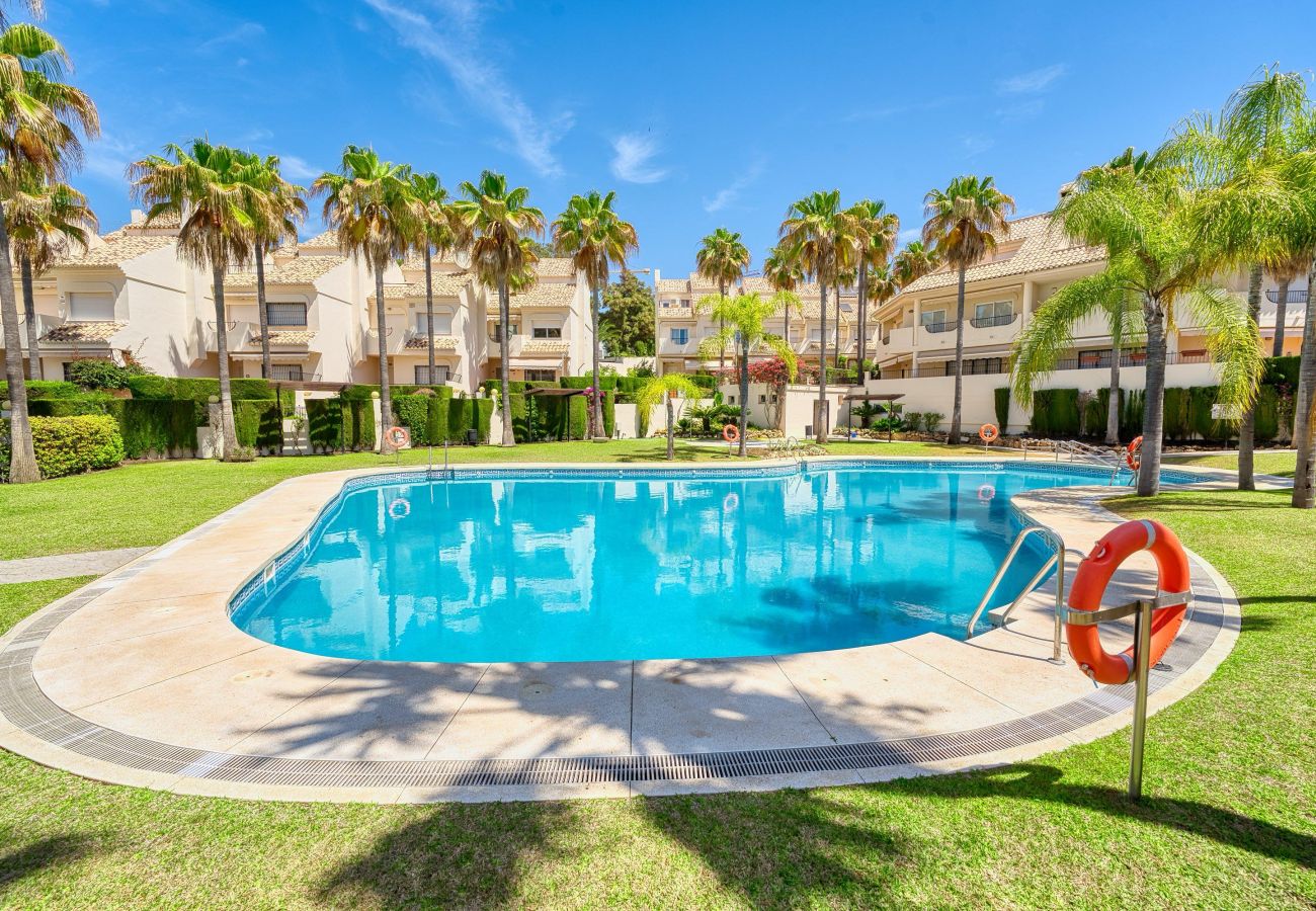 Ferienhaus in Marbella - Familienstrandhaus mit Pool in sicherem Komplex