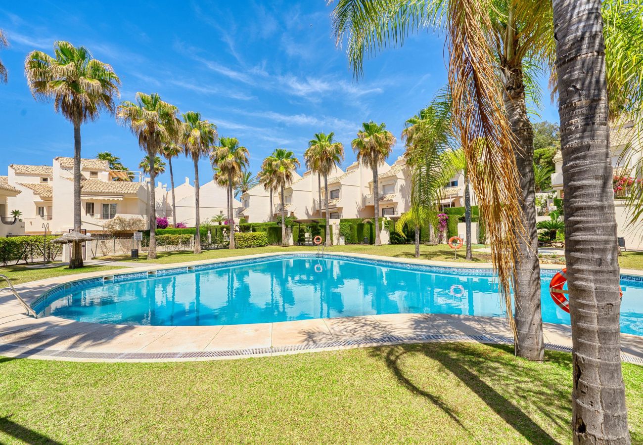 Ferienhaus in Marbella - Familienstrandhaus mit Pool in sicherem Komplex