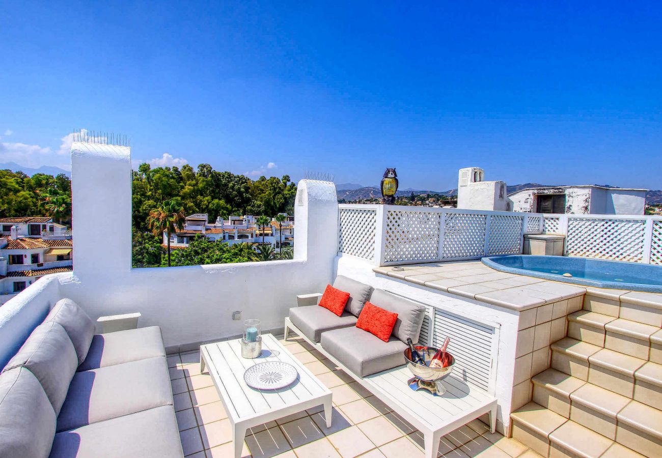 Ferienwohnung in Marbella - Luxuriöses Familien-Penthouse mit Whirlpool auf der Dachterrasse