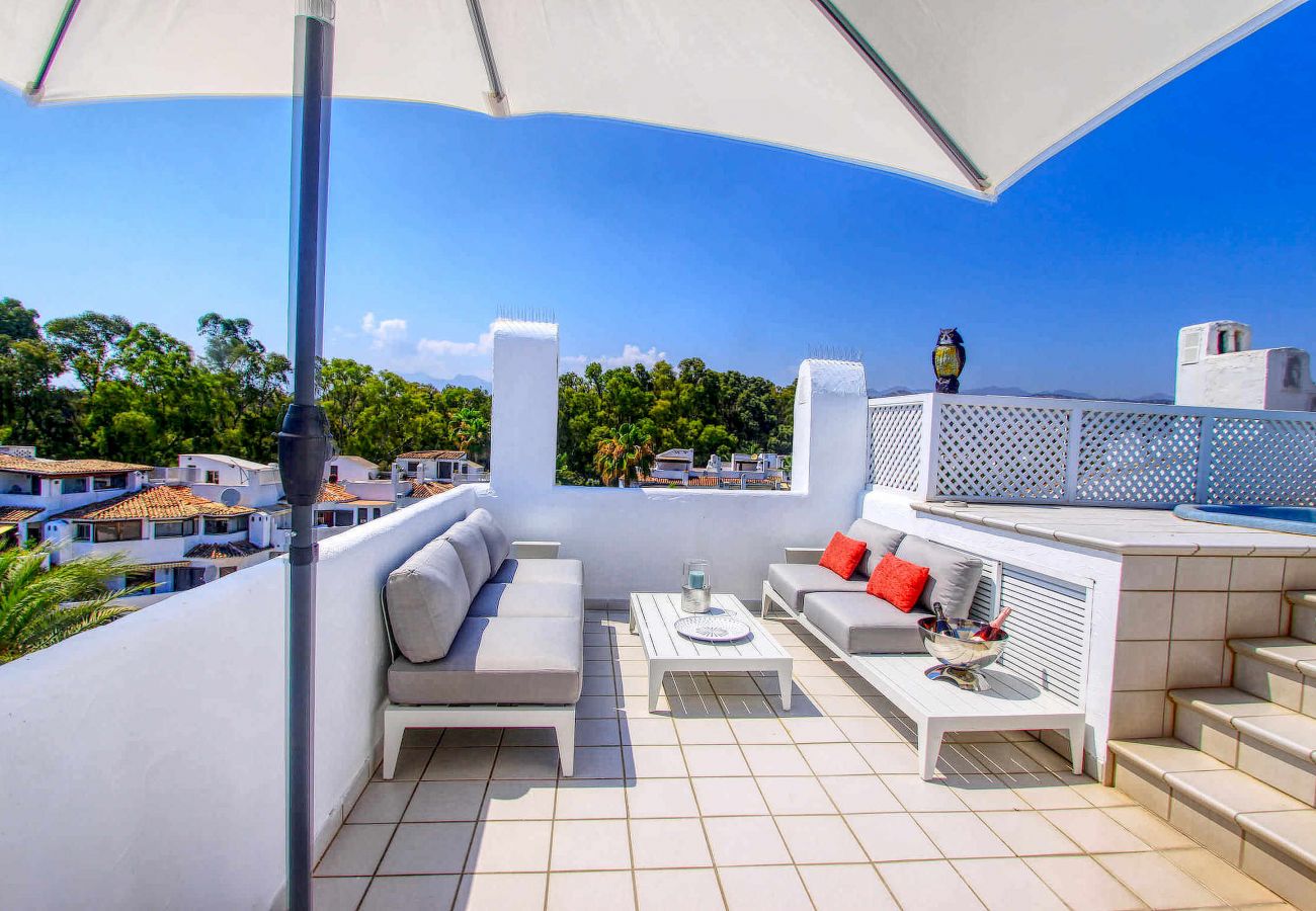 Ferienwohnung in Marbella - Luxuriöses Familien-Penthouse mit Whirlpool auf der Dachterrasse