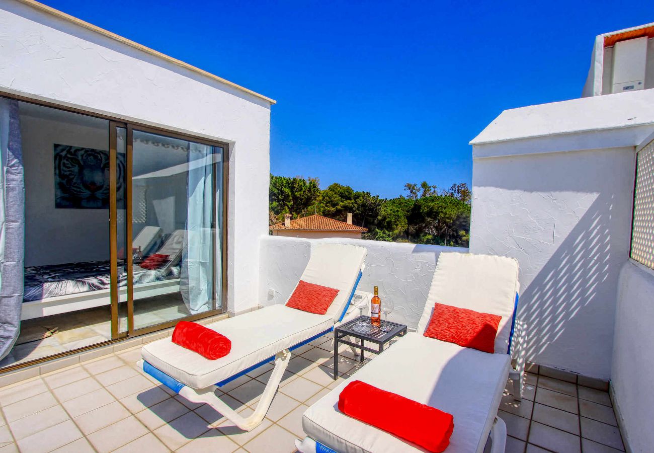 Ferienwohnung in Marbella - Luxuriöses Familien-Penthouse mit Whirlpool auf der Dachterrasse