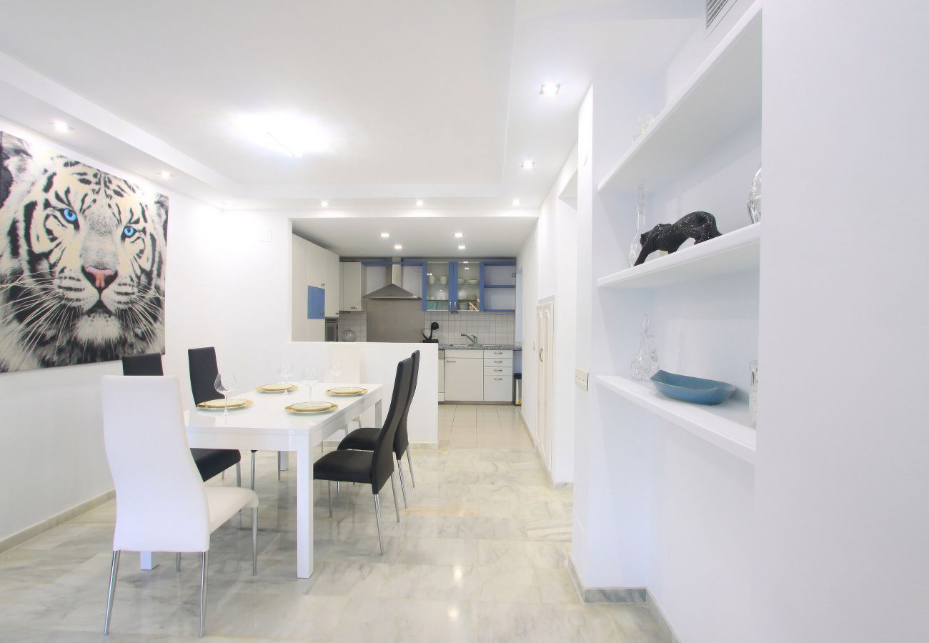 Ferienwohnung in Marbella - Luxuriöses Familien-Penthouse mit Whirlpool auf der Dachterrasse