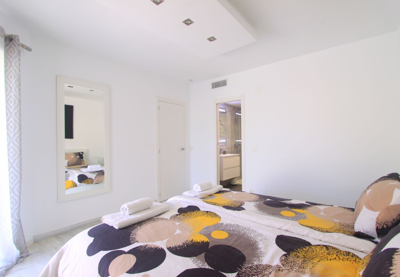 Ferienwohnung in Marbella - Luxuriöses Familien-Penthouse mit Whirlpool auf der Dachterrasse