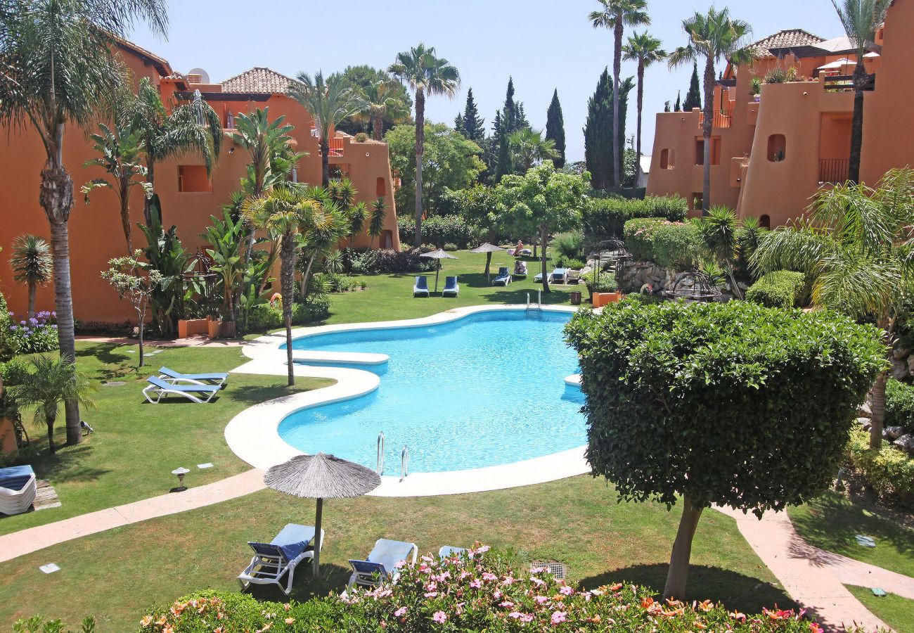 Ferienwohnung in Estepona - Entspannendes Apartment in Bel Air mit Blick auf Pool und Garten