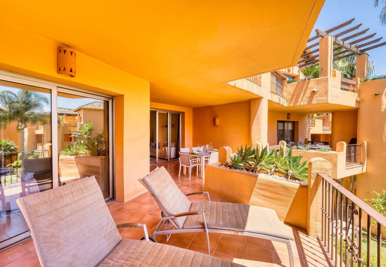 Ferienwohnung in Estepona - 1132 Entspannendes Apartment in Bel Air mit Blick auf Pool und Garten