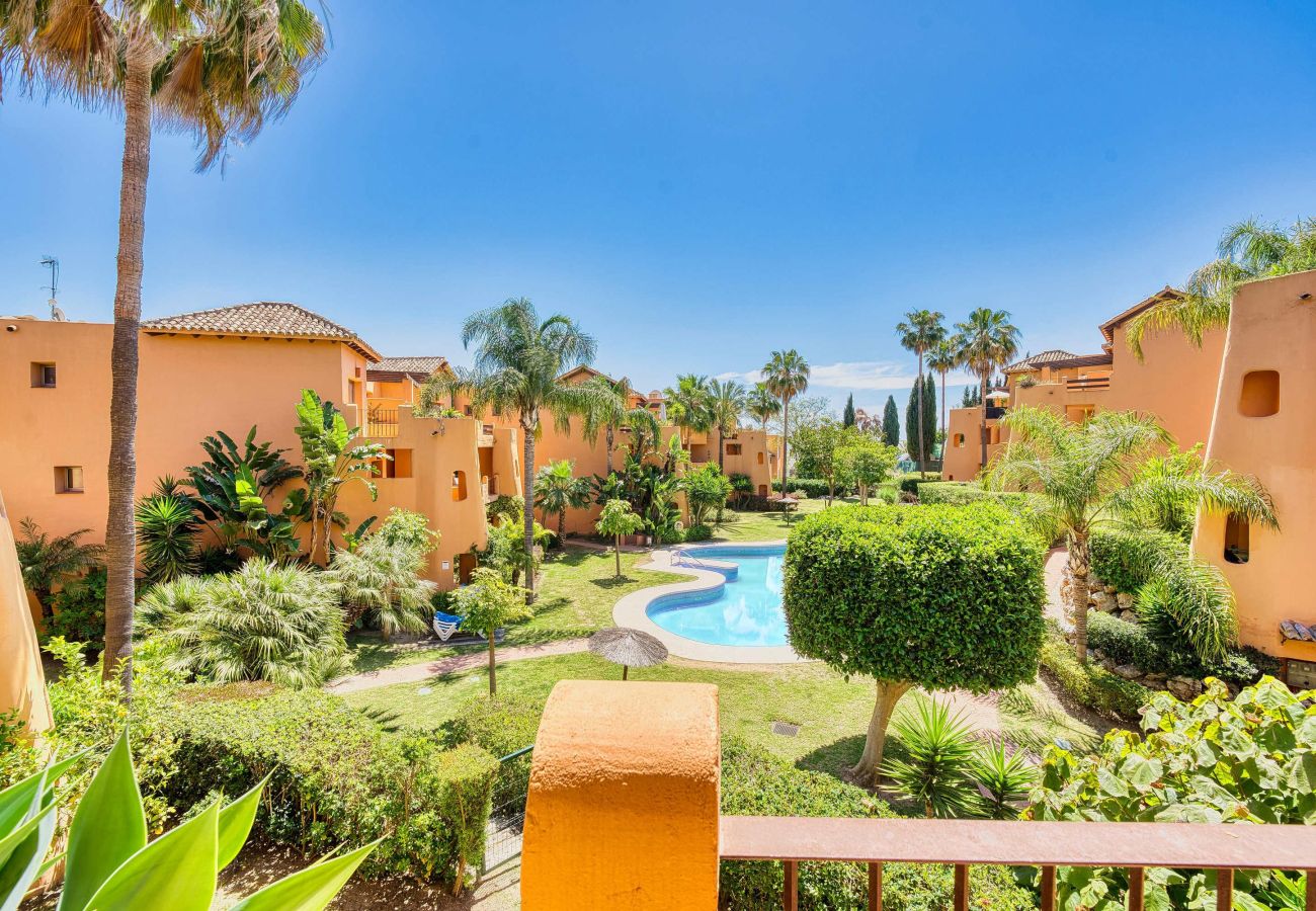 Ferienwohnung in Estepona - 1132 Entspannendes Apartment in Bel Air mit Blick auf Pool und Garten