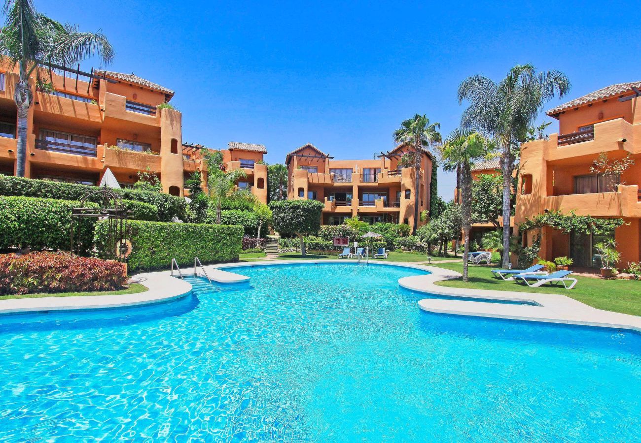 Ferienwohnung in Estepona - 1132 Entspannendes Apartment in Bel Air mit Blick auf Pool und Garten