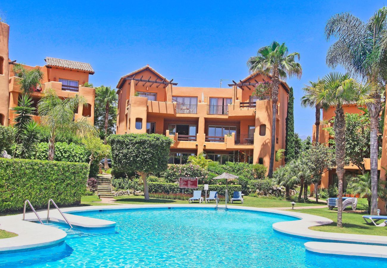 Ferienwohnung in Estepona - 1132 Entspannendes Apartment in Bel Air mit Blick auf Pool und Garten