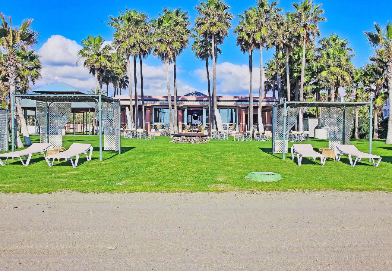 Ferienwohnung in Estepona - Entspannendes Apartment in Bel Air mit Blick auf Pool und Garten