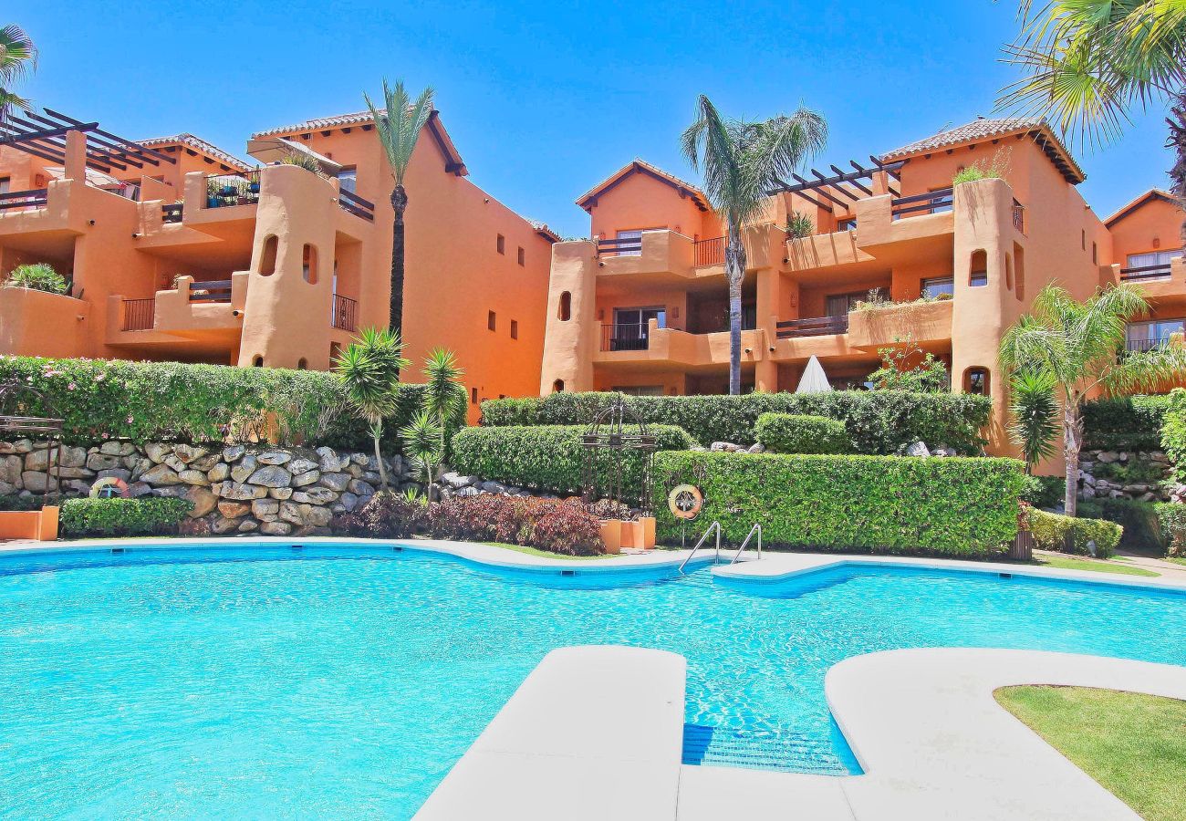 Ferienwohnung in Estepona - Entspannendes Apartment in Bel Air mit Blick auf Pool und Garten