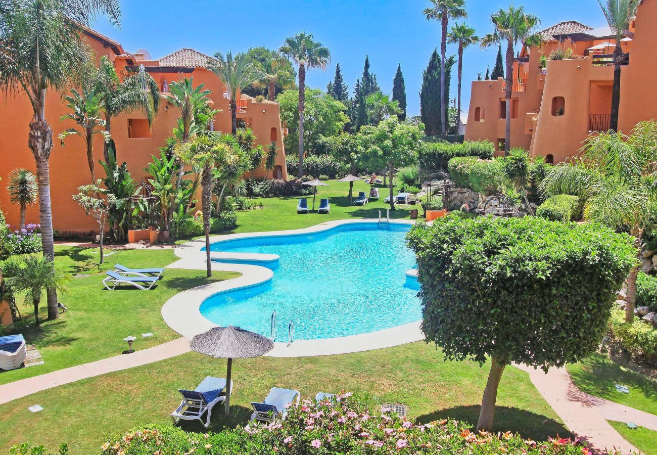 Ferienwohnung in Estepona - Entspannendes Apartment in Bel Air mit Blick auf Pool und Garten