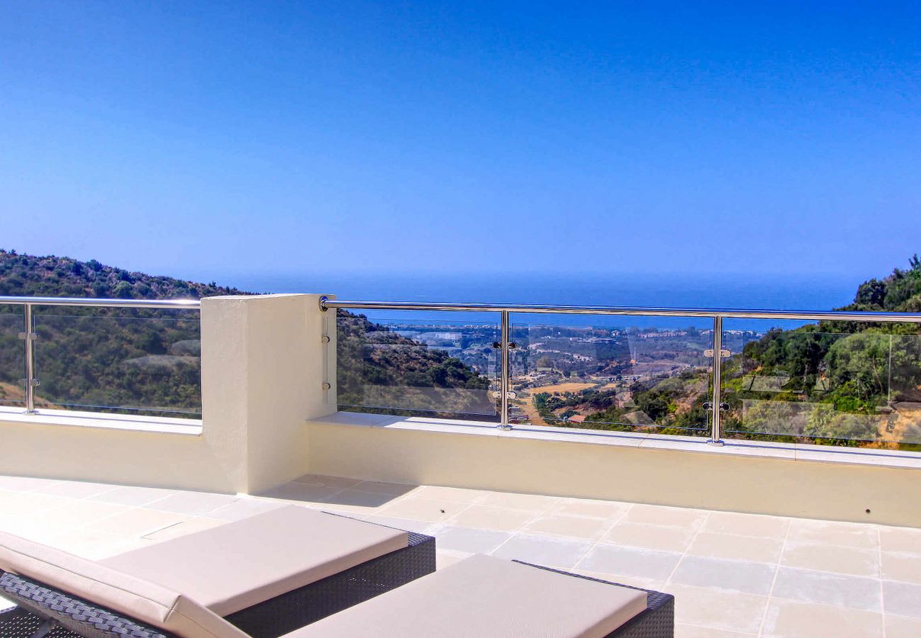 Ferienwohnung in Marbella - Luxuriöses Penthouse in Samara mit Panoramablick auf das Meer