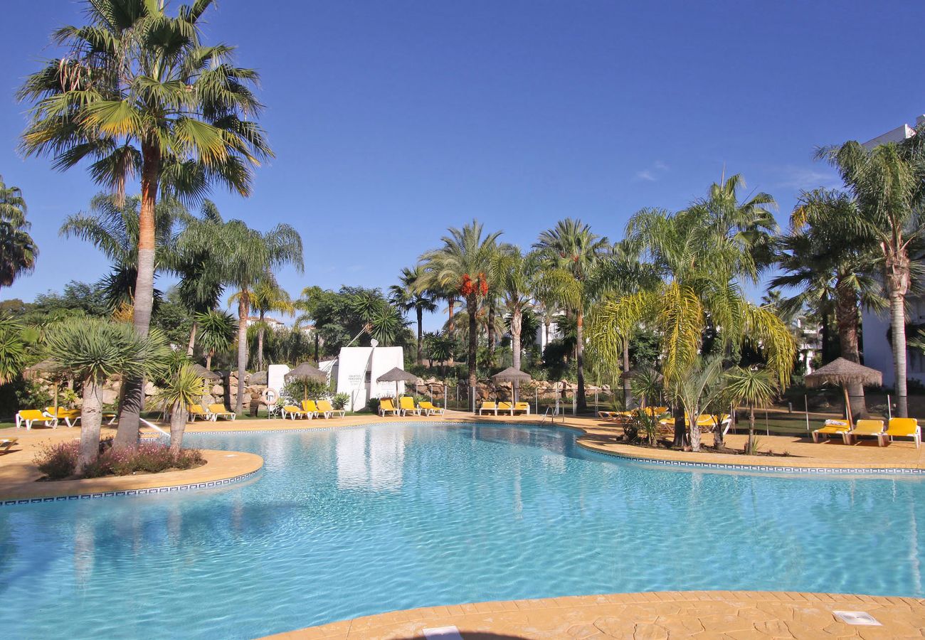 Ferienwohnung in Estepona - Elegantes Apartment mit Terrasse am Strand