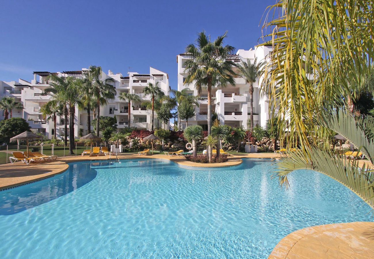 Ferienwohnung in Estepona - Elegantes Apartment mit Terrasse am Strand