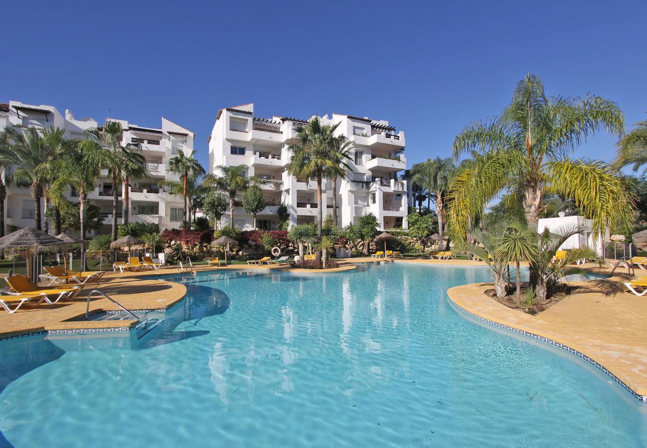 Ferienwohnung in Estepona - Elegantes Apartment mit Terrasse am Strand