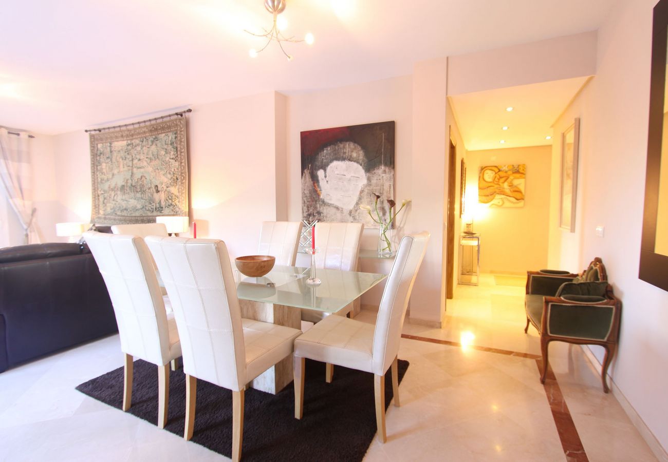 Ferienwohnung in Estepona - Elegantes Apartment mit Terrasse am Strand