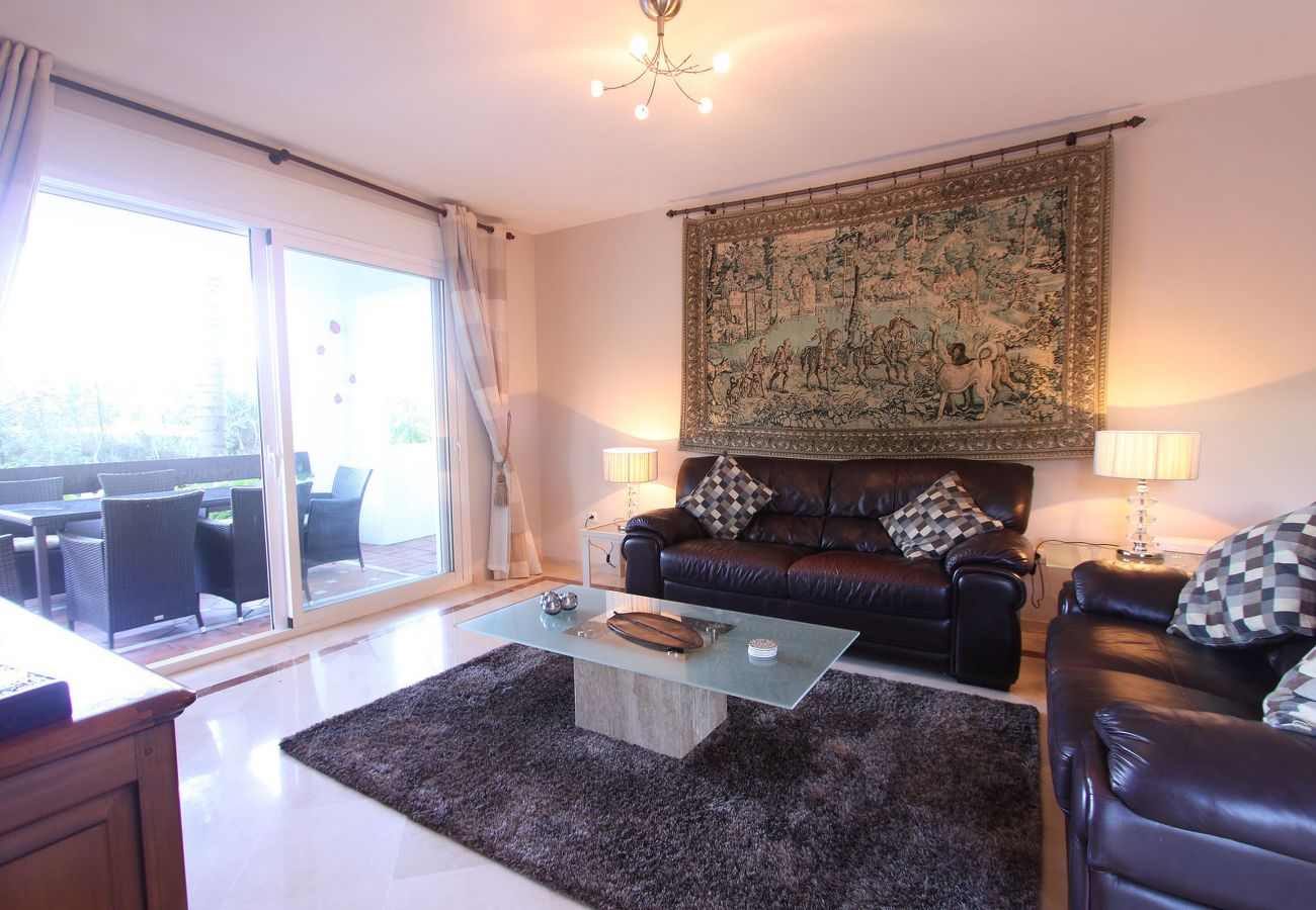 Ferienwohnung in Estepona - Elegantes Apartment mit Terrasse am Strand