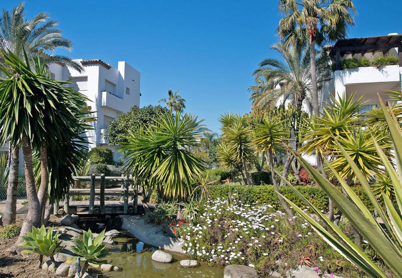 Ferienwohnung in Estepona - Elegantes Apartment mit Terrasse am Strand