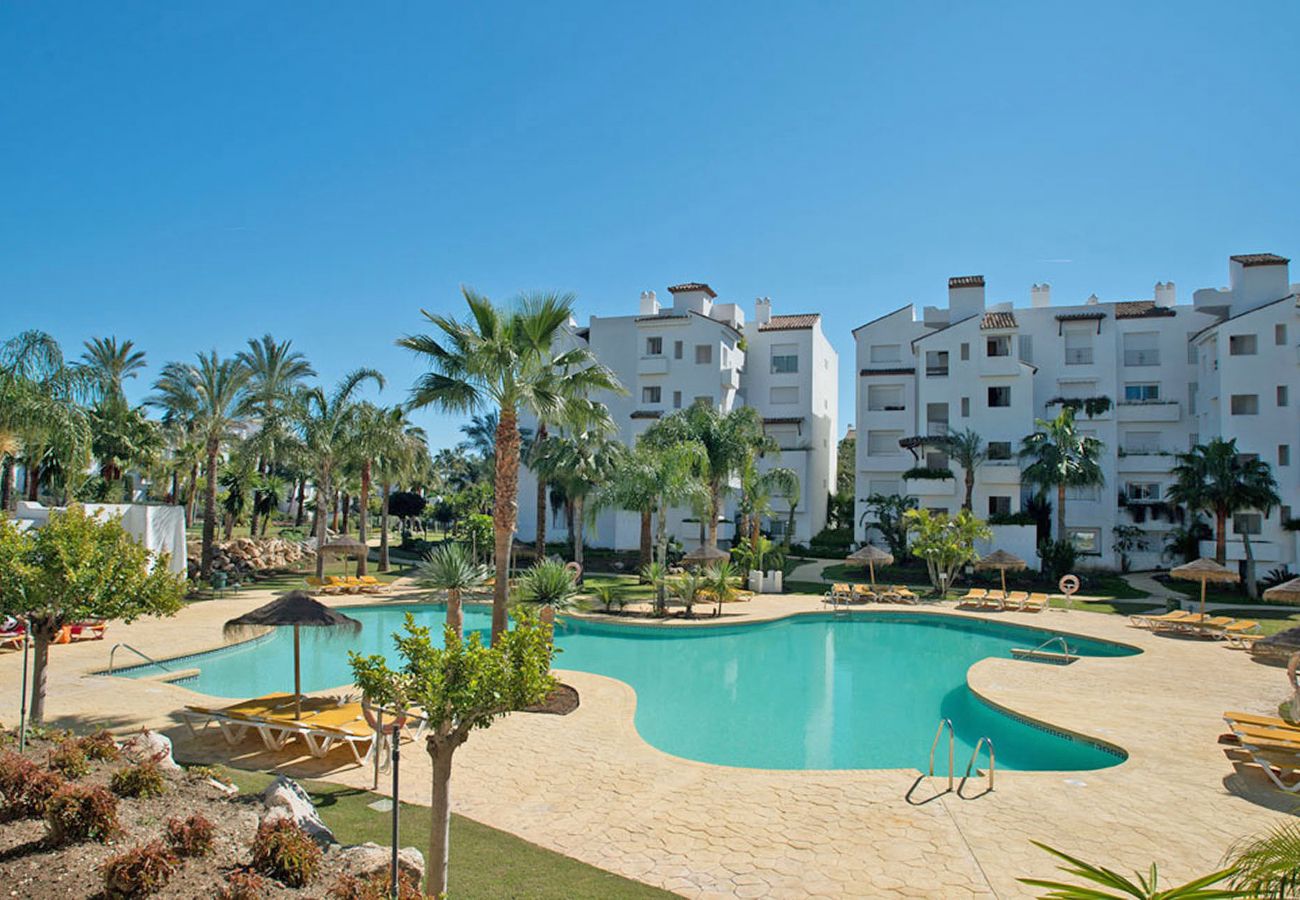 Ferienwohnung in Estepona - Elegantes Apartment mit Terrasse am Strand