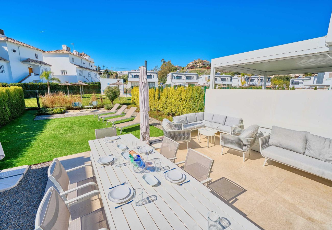 Ferienhaus in Estepona - Moderne Luxusvilla mit Pool und Garten