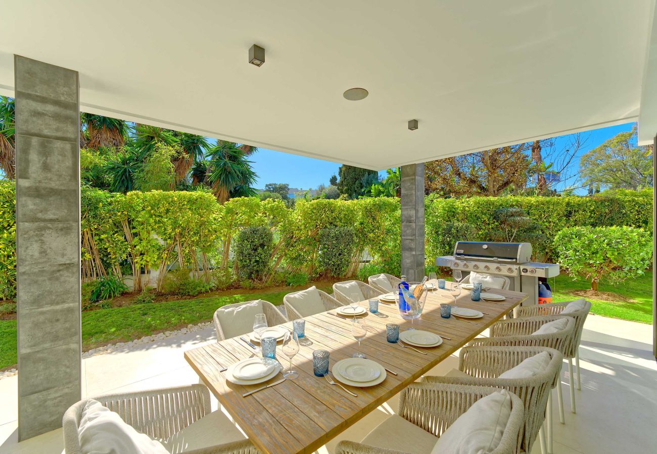 Villa in Marbella -  Luxusvilla mit beheiztem Pool in Puerto Banús