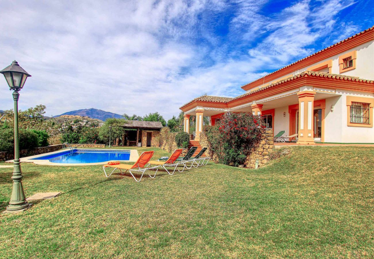 Villa in Estepona - Exklusive Villa mit beheiztem Pool